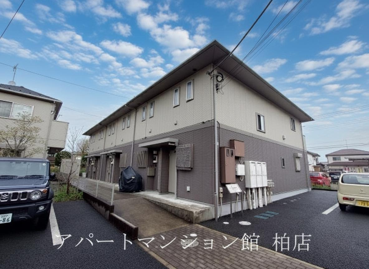 アスセーナD棟の駐車場