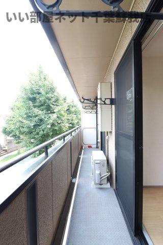 ランドウィン　六番館のバルコニー|外からの目が気にならないバルコニーで洗濯物が干せます