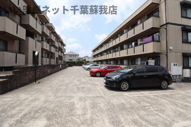 ランドウィン　六番館の駐車場|駐車スペースもあります