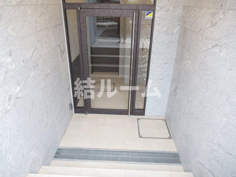 練馬区小竹町２丁目の賃貸マンションのエントランス