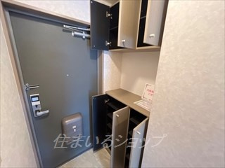 広島市安佐北区三入３丁目のアパートの玄関|シューズボックス