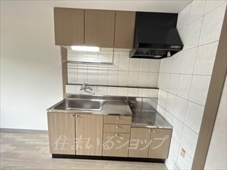 広島市安佐北区三入３丁目のアパートのキッチン