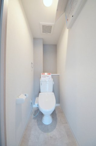 ローレルコート観音新町のトイレ|トイレも新規交換済。
勿論ウォシュレット付です。