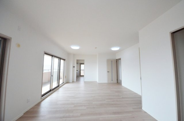 ローレルコート観音新町のキッチン|2026年1月フルリノベーション済
南西向きで陽当良好です