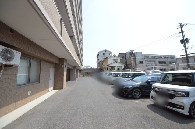 ローレルコート観音新町の駐車場|敷地内駐車場空きあります（9000円/月）
