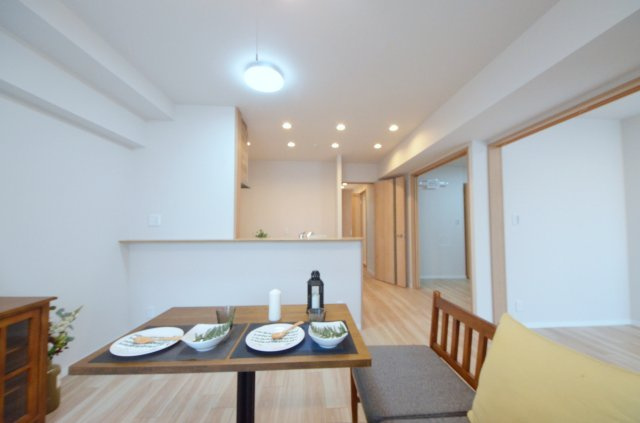 藤和シティコープ舟入の居間・リビング|2025年11月フルリノベーション済
東南向きで陽当良好です