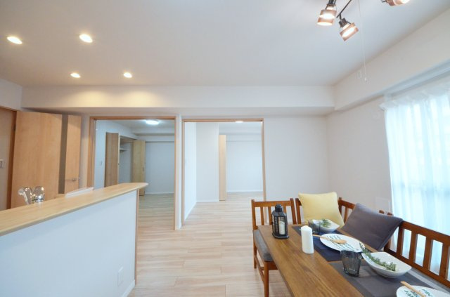 藤和シティコープ舟入の居間・リビング|2025年12月フルリノベーション済
東南向きで陽当良好です