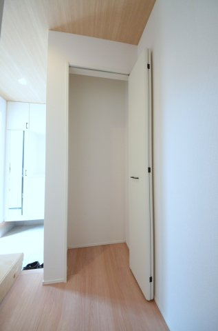 美鈴が丘西四丁目の収納|廊下にも収納スペースが有ります