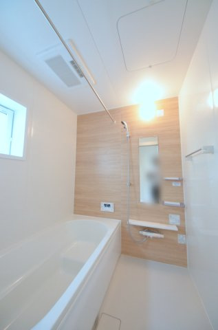 美鈴が丘緑二丁目の浴室|１坪タイプの大きなバスルーム。足を伸ばしてゆっくり湯船につかることができます