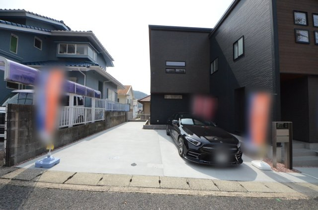 美鈴が丘緑二丁目の駐車場|敷地広々51坪
駐車3台可能です