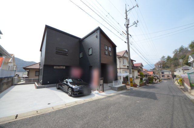 美鈴が丘緑二丁目の前面道路含む現地写真|前面道路は交通量が少なく駐車楽々