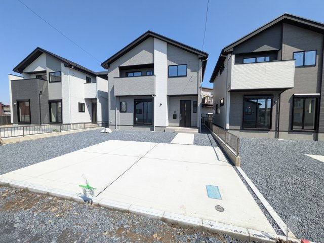 水戸市東台　1期　新築戸建　2号棟の外観|現地完成済で建物や駐車場、お庭も全てご覧いただけます。
陽当たりや敷地の広さをご確認できます！
本日のご見学も可能です♪
お気軽にお電話またはお問い合わせください。