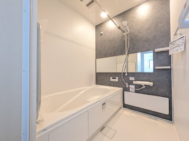 水戸市東台　1期　新築戸建　2号棟の浴室|高断熱の浴槽で、追い焚きの回数を減らし光熱費を節約！いつでもあたたかいお風呂に入れます。
冬場のヒートショック対策にも役立つ浴室暖房換気乾燥機付きです！