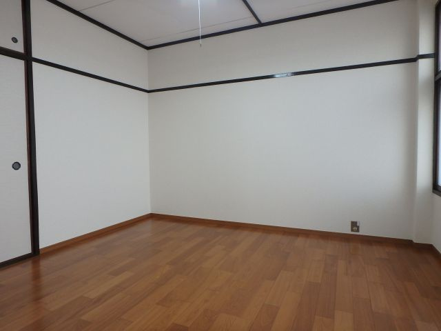 ニュー高井田マンションの洋室