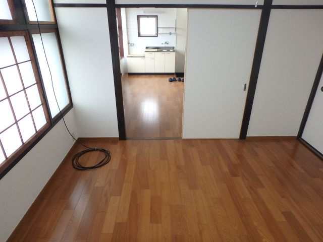 ニュー高井田マンションの洋室