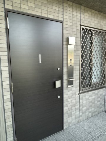 アルファステイツ桑原中央通りの玄関