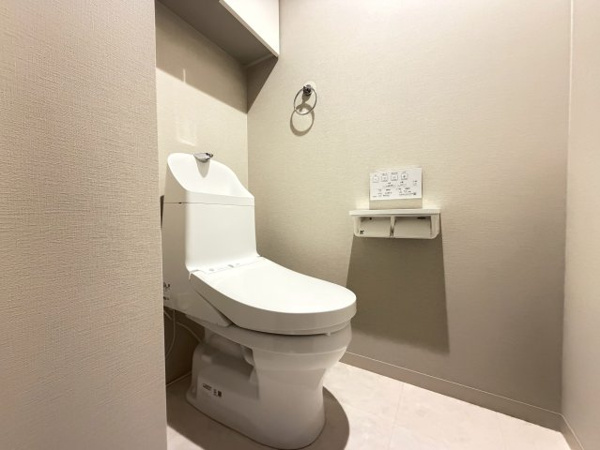 【トイレ】 | 【トイレ】清潔感漂う、白を基調としたトイレ！温水洗浄便座で365日快適！