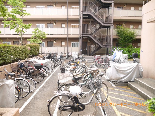 【駐輪場】 | 洋伸小豆沢公園マンション | 大型の駐輪場があります！