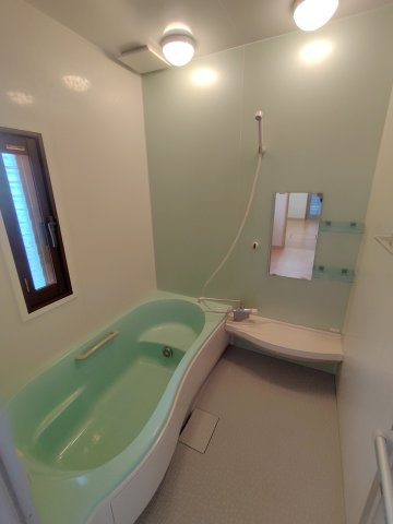 豊川市本野ケ原戸建の浴室