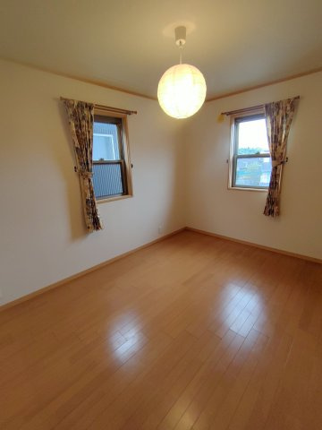 豊川市本野ケ原戸建の居間・リビング