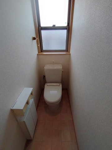 豊川市本野ケ原戸建のトイレ