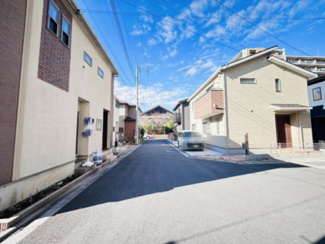【前面道路含む現地写真】