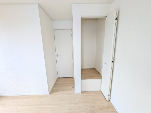 ひたちなか市平磯遠原町　第2　新築戸建て　1号棟の収納|大容量のクローゼットを完備。衣類から季節家電までスッキリ片付き、空間を有効活用できます。
