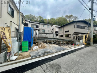 小学校徒歩9分と通学便利で親御さんも安心の立地。第一種低層の閑静な住宅地に立地しております。