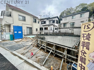 小学校や公園 が近隣にあり、静かな環境で子育てがしやすいエリアです。