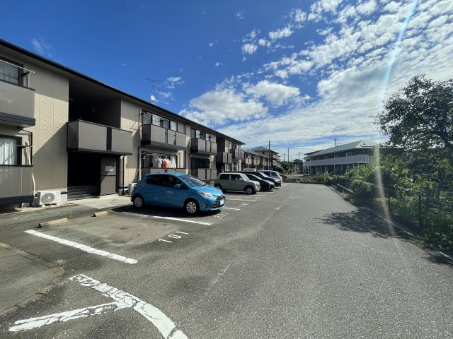 ファミールコートの駐車場