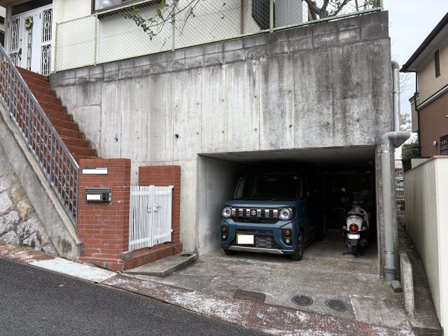 ■東大阪山手町オール電化の家■土地37坪付■中古戸建の駐車場|H1900までOK