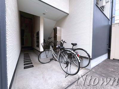 【エントランス】 | Casea | 建物の内部です