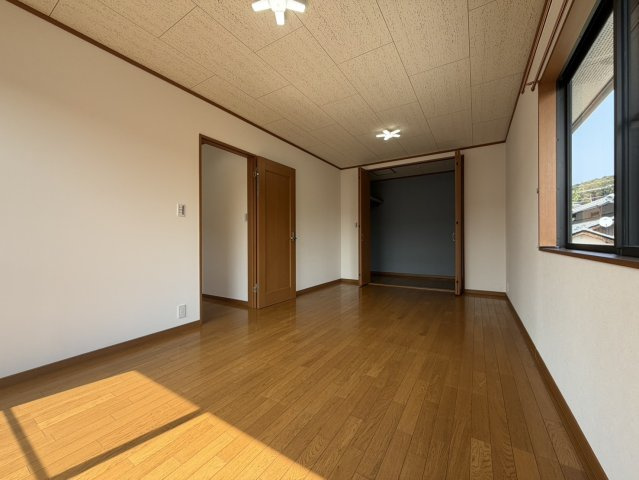 水口町本町2丁目　リフォーム済物件の洋室
