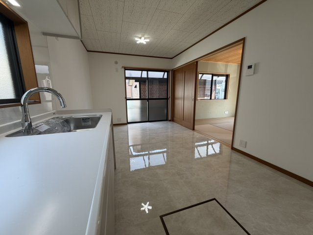 水口町本町2丁目　リフォーム済物件の居間・リビング