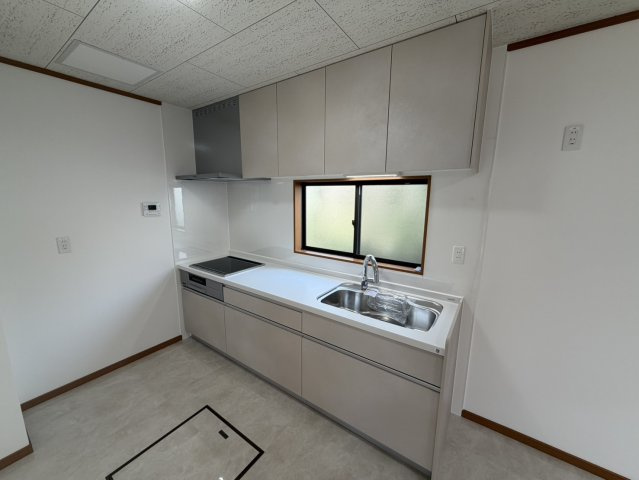 水口町本町2丁目　リフォーム済物件のキッチン