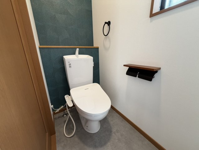 水口町本町2丁目　リフォーム済物件のトイレ