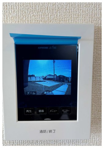 仲介手数料無料）一宮市小信中島第２・１号棟の居間・リビング|モニター付きインターホンです