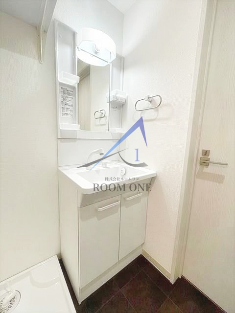 グランドヒル鶴見市場の洗面所|独立洗面台です。