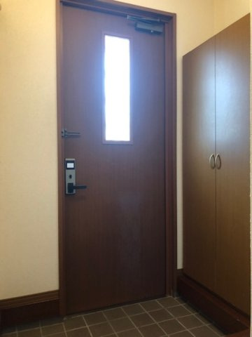 リビングタウン小森野 参番館 A棟の玄関|シューズボックス付きの玄関です★