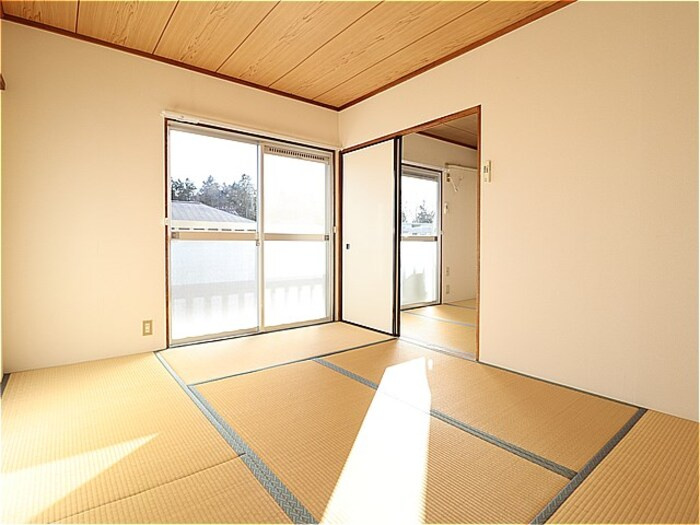 コーポ冨田　Ⅰの和室|畳の上でゆっくりとくつろげる和室です