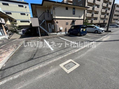【駐車場】 | セジュール久万ノ台　B棟