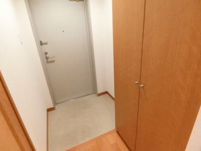 【玄関】 | いずみＴｏｗｎＨｉｌｌｓ | 背の高い下駄箱で靴も収納できます。