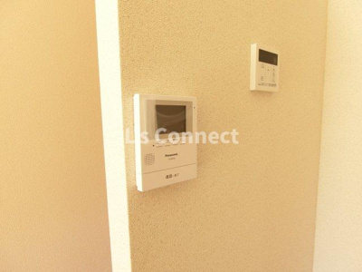 【セキュリティ】 | エスポワール栗原 | 突然の来客時もＴＶモニターホンでしっかり確認。