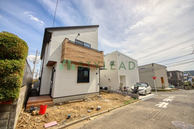 【前面道路含む現地写真】