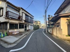 【前面道路含む現地写真】