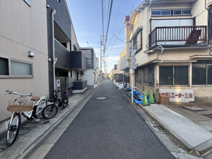 【前面道路含む現地写真】