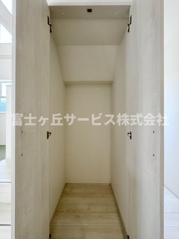【収納】 | 焼津市石津 新築一戸建て 1号棟 | キッチンにあるパントリーです