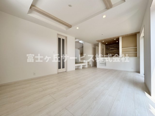 【居間・リビング】 | 焼津市石津 新築一戸建て 1号棟 | リビングダイニングです