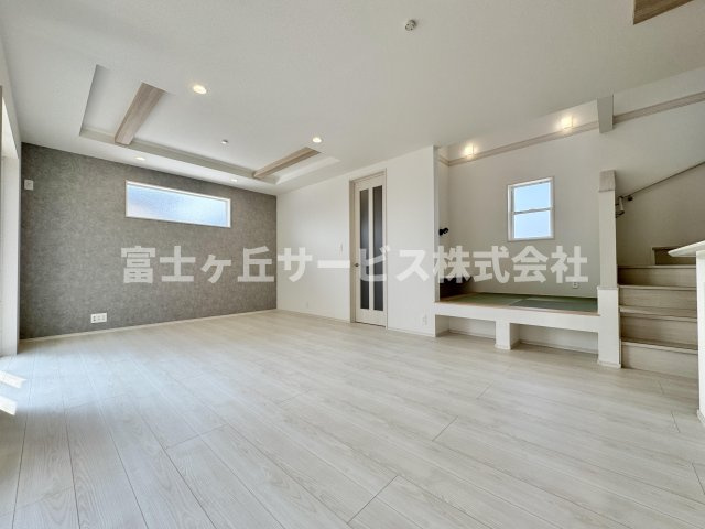 【居間・リビング】 | 焼津市石津 新築一戸建て 1号棟 | リビングです
