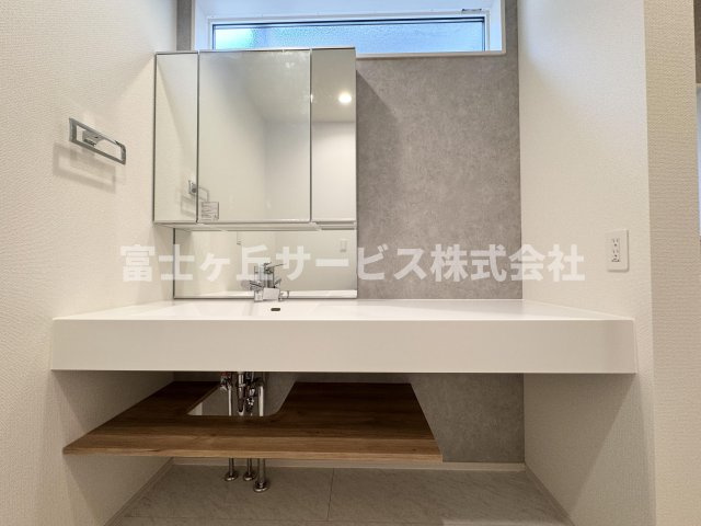 【独立洗面台】 | 焼津市石津 新築一戸建て 1号棟 | 朝の身支度に便利な独立洗面台です